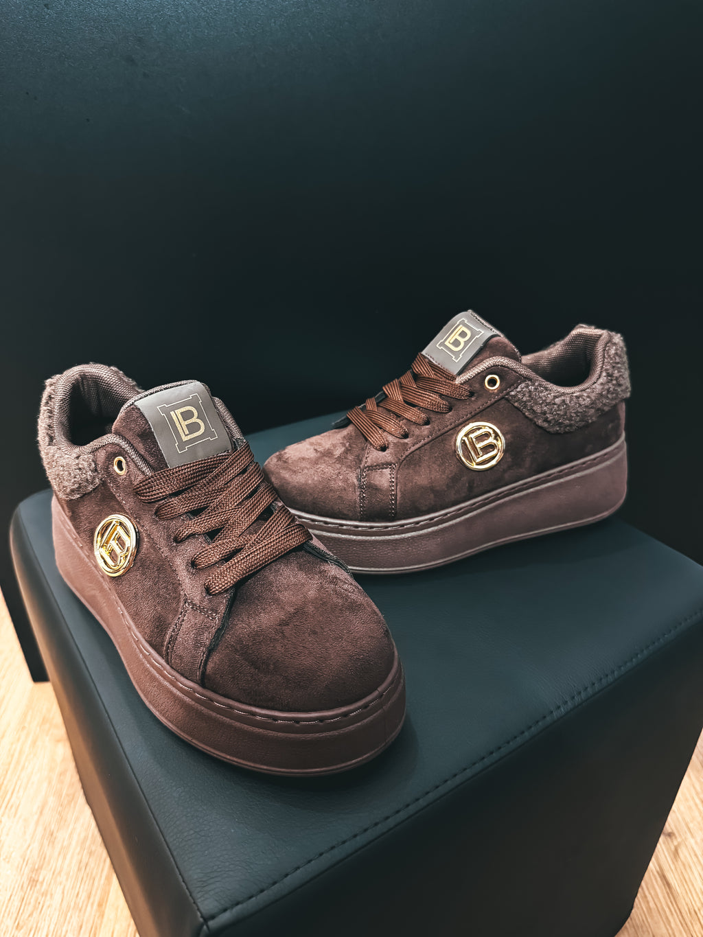 Sneaker Coffee LB