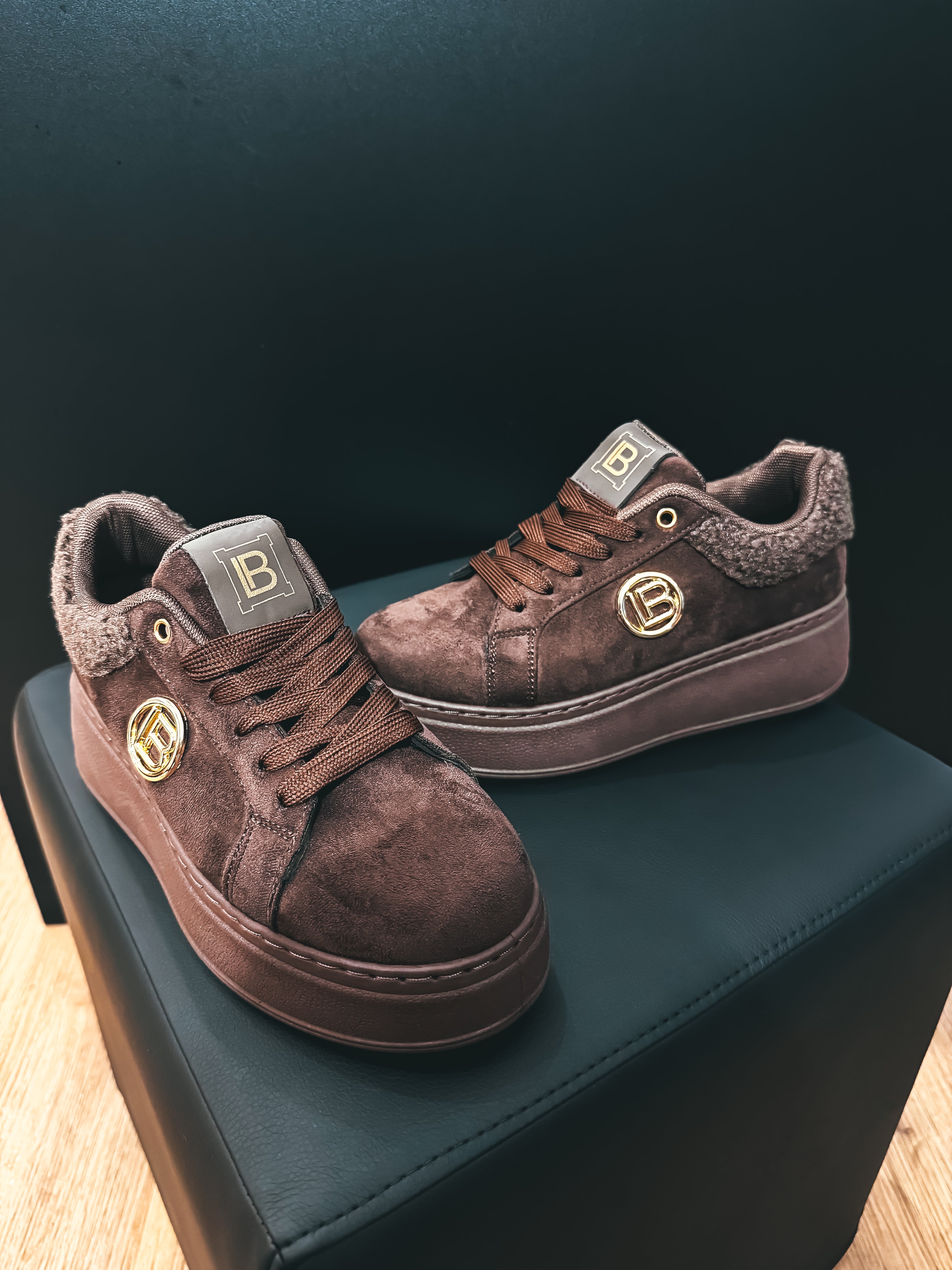 Sneaker Coffee LB